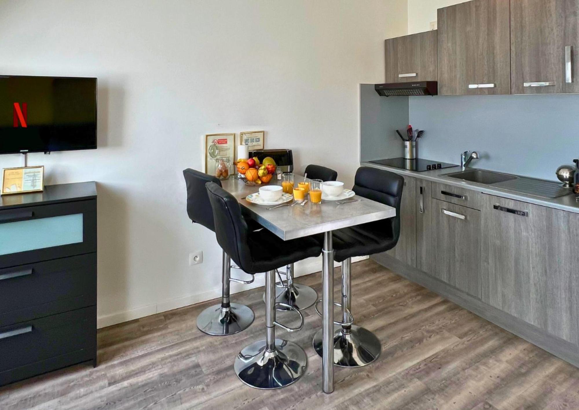Appartement - Parking Prive Gratuit, Proche Centre-Ville Et Gare De Saint-Omer Saint-Omer (Pas-de-Calais) Luaran gambar